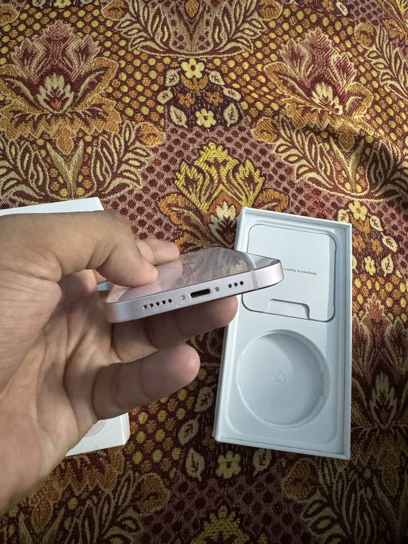 Apple iPhone 13 2