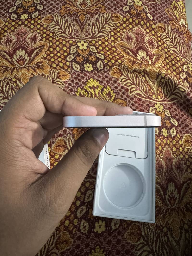 Apple iPhone 13 4