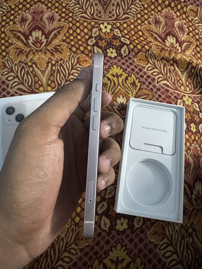 Apple iPhone 13 5