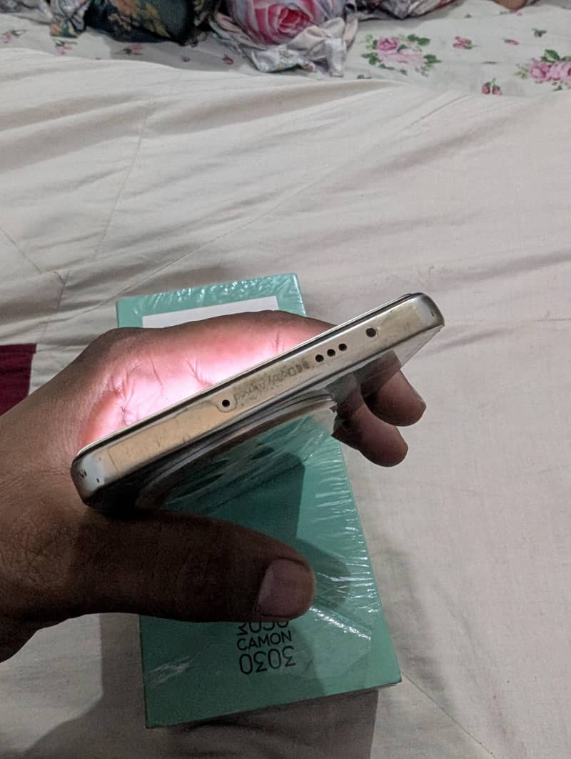 Tecno CAMON 30 7
