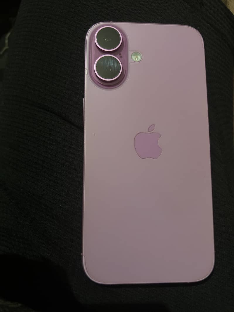 Apple iPhone 16 8