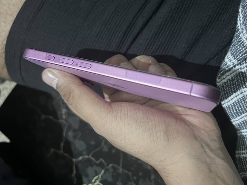Apple iPhone 16 1