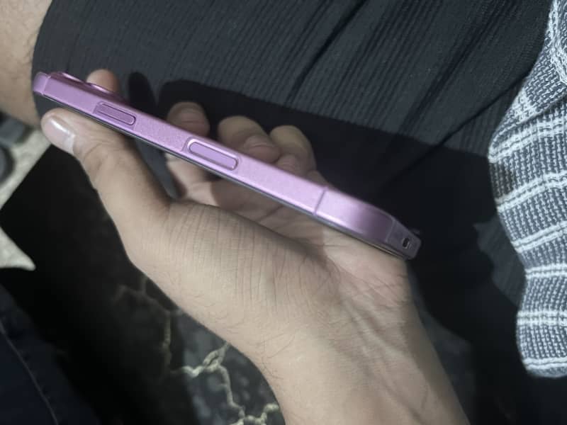 Apple iPhone 16 2