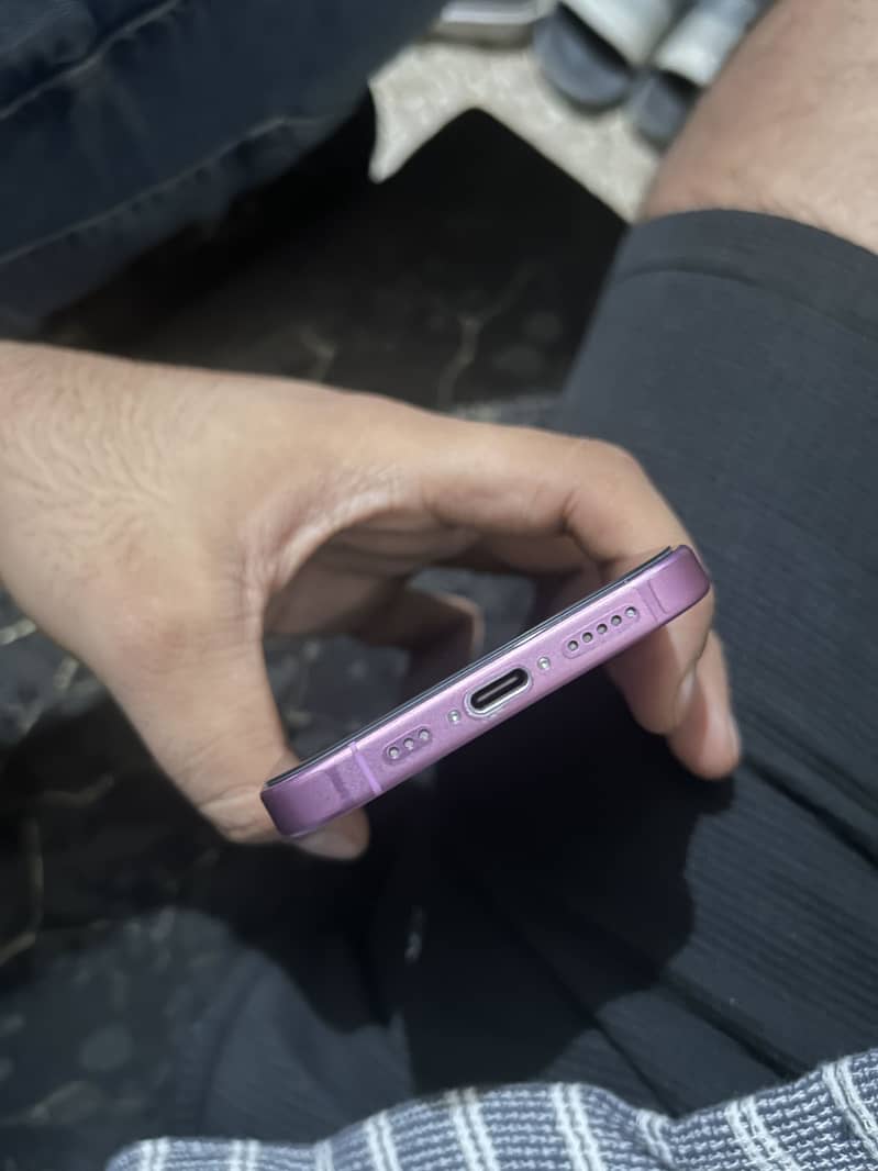 Apple iPhone 16 3