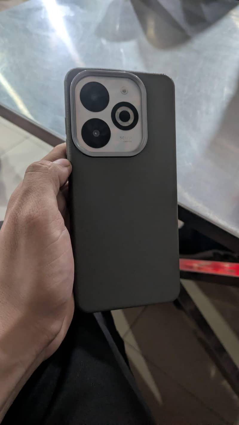 Tecno Spark 8 Pro 0