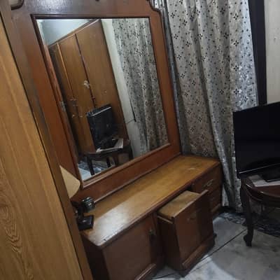 Wooden Dressing Table with Mirror