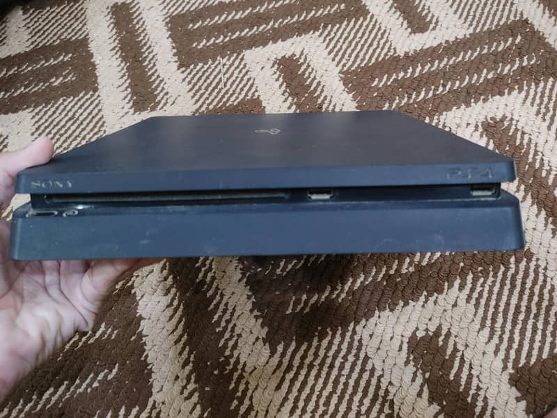 PS4 Slim 10/10 Condition 2