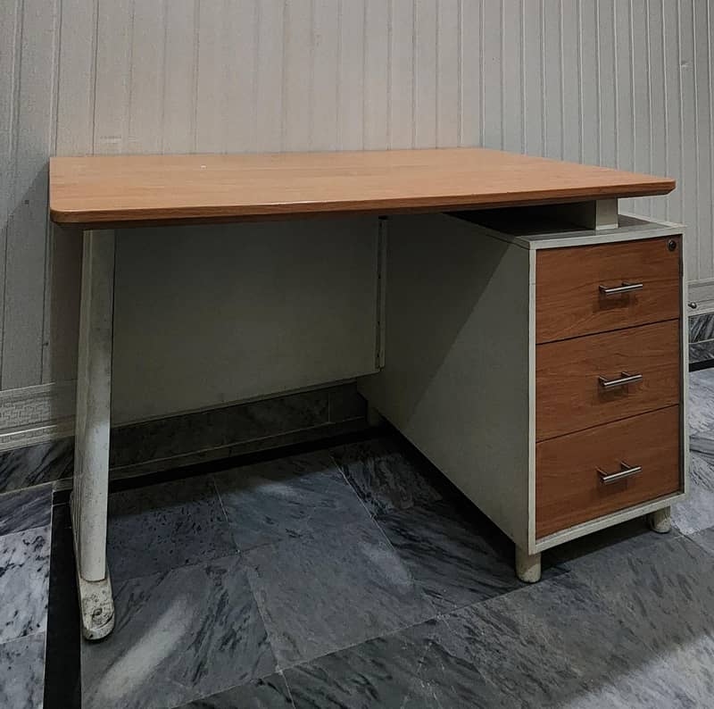 Study Table And Chair 3