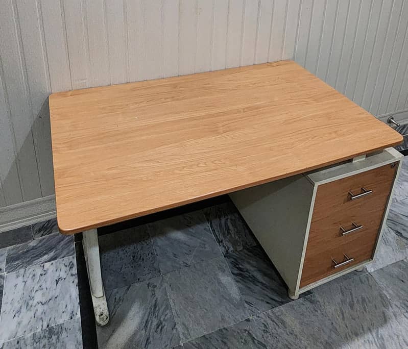 Study Table And Chair 4