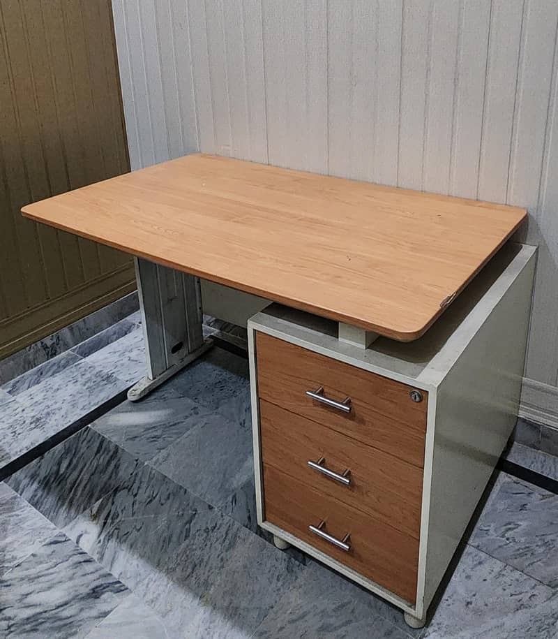 Study Table And Chair 5