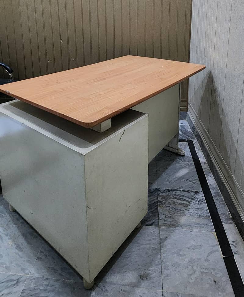 Study Table And Chair 6