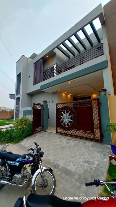 0321 86 10 688 Beautiful park facing 5 Marla house available for sale in abdullah Garden