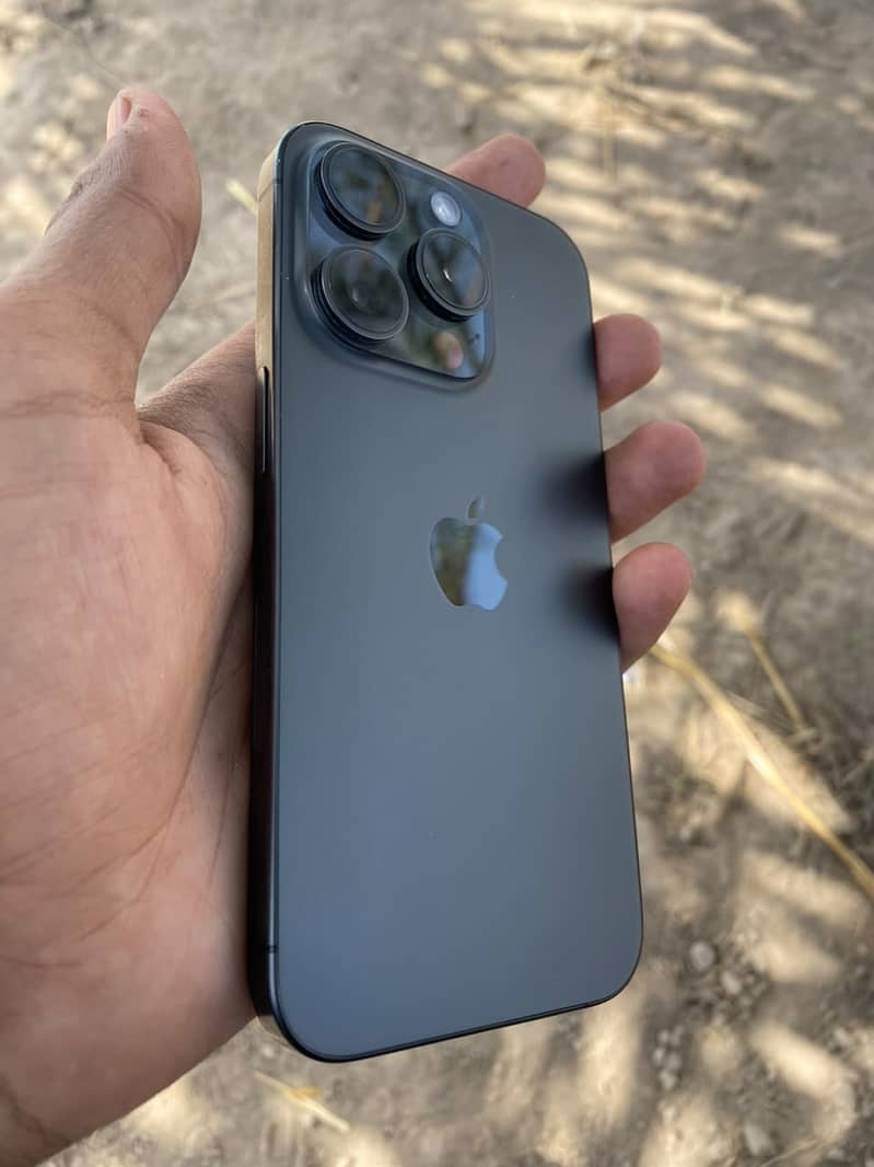 Apple iPhone 15 Pro 0