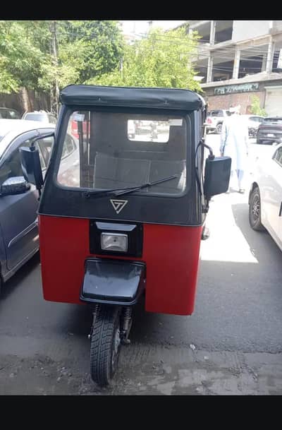 electric rickshaw drivir