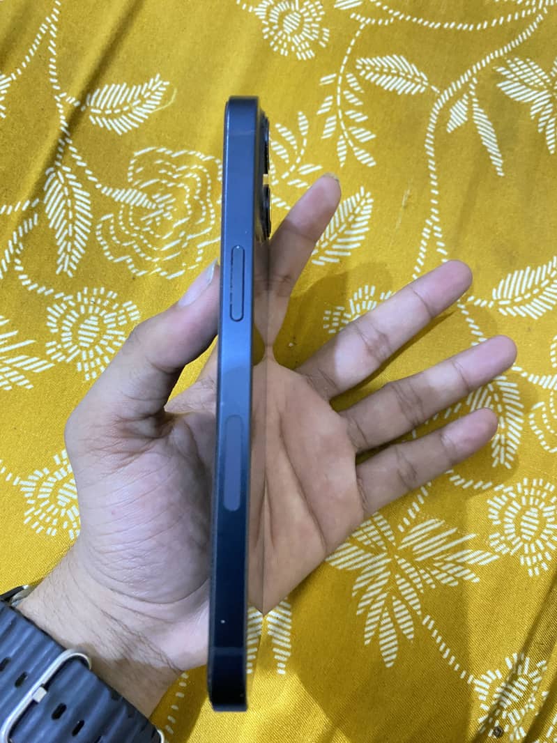 Apple iPhone 13 3