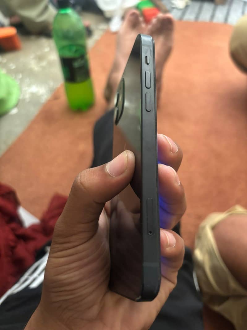 Apple iPhone 12 6