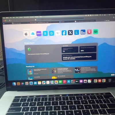 MacBook Pro 15" 2019 – Core i7 6-Core, 16GB RAM, 512GB SSD, 4GB Radeon