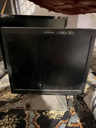 Samsung 22’ + planar 18 inch monitor
