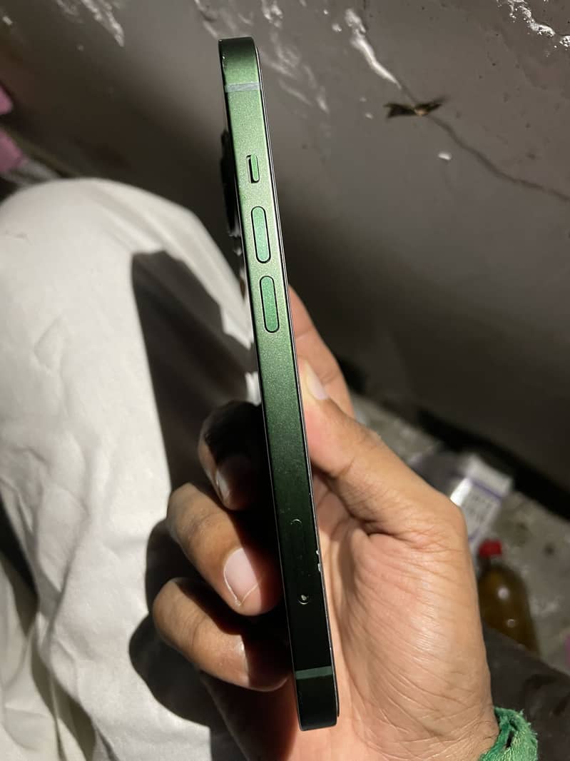 Apple iPhone 13 2