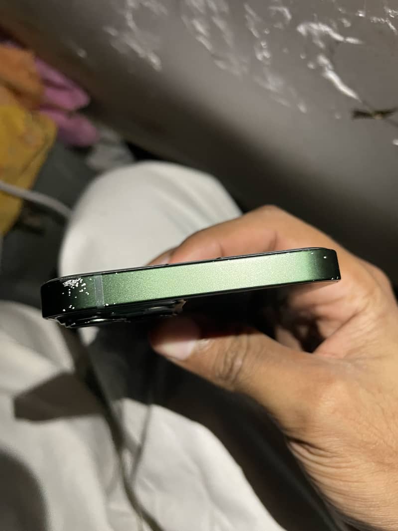 Apple iPhone 13 5