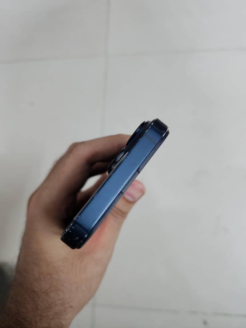Apple iPhone 14 4