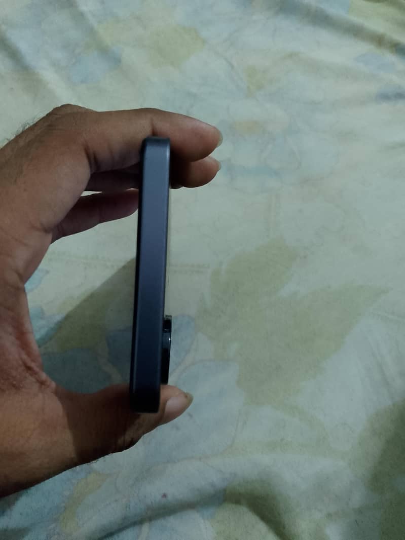 Realme Note 60 4