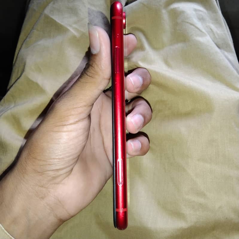 Apple iPhone XR 4