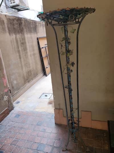 Iron standing decoration stand