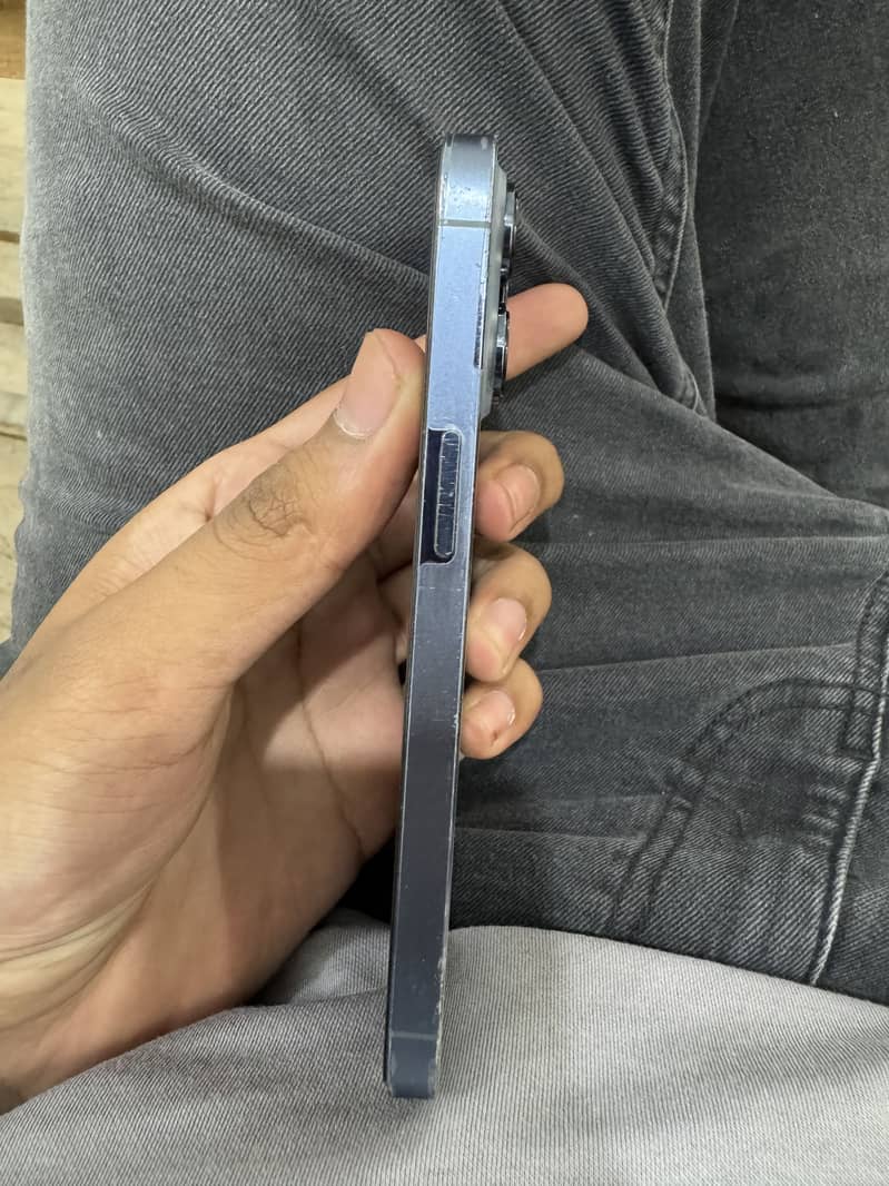 Apple iPhone 13 Pro 2