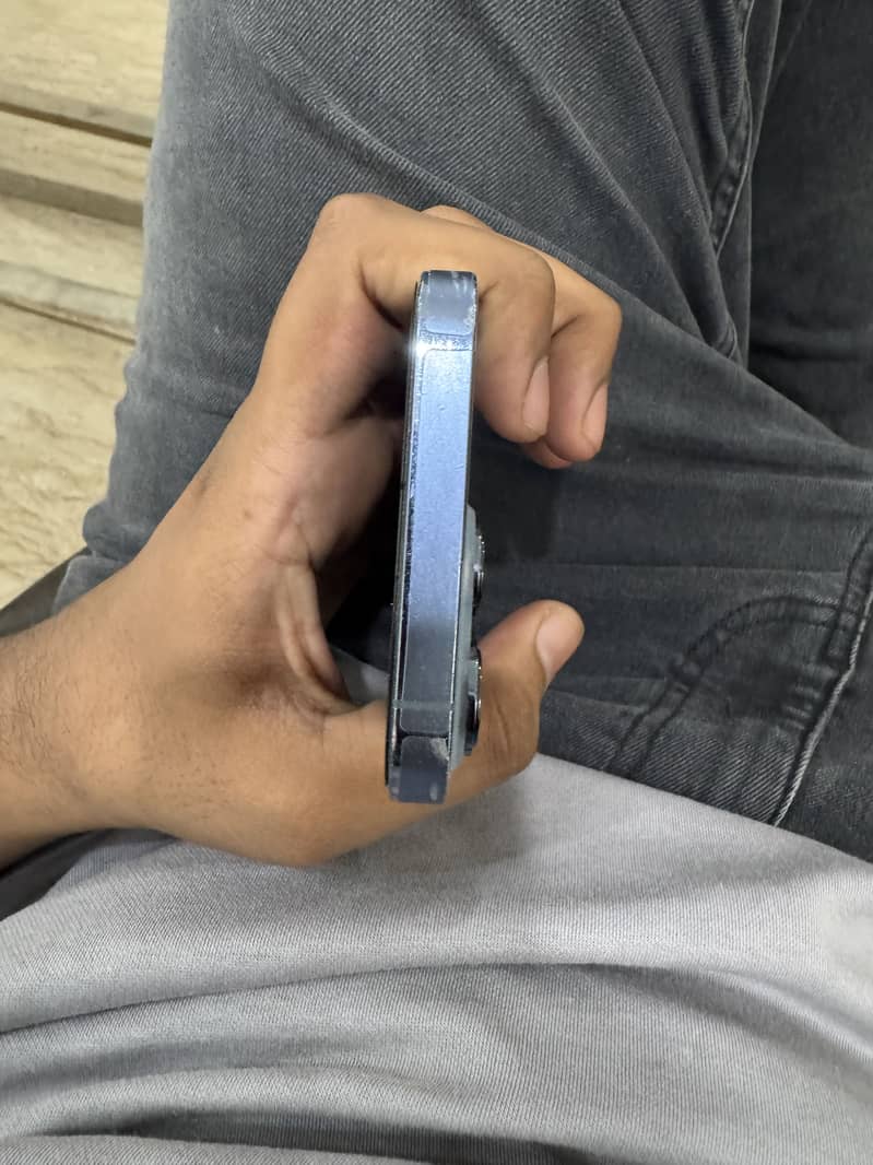 Apple iPhone 13 Pro 4