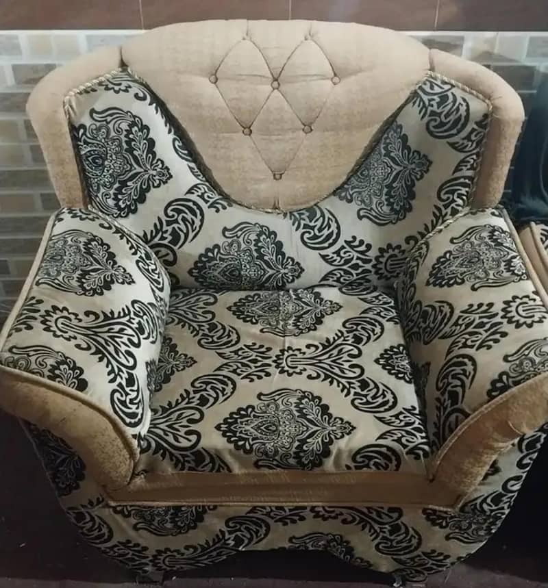 good condition 5 seaters 3