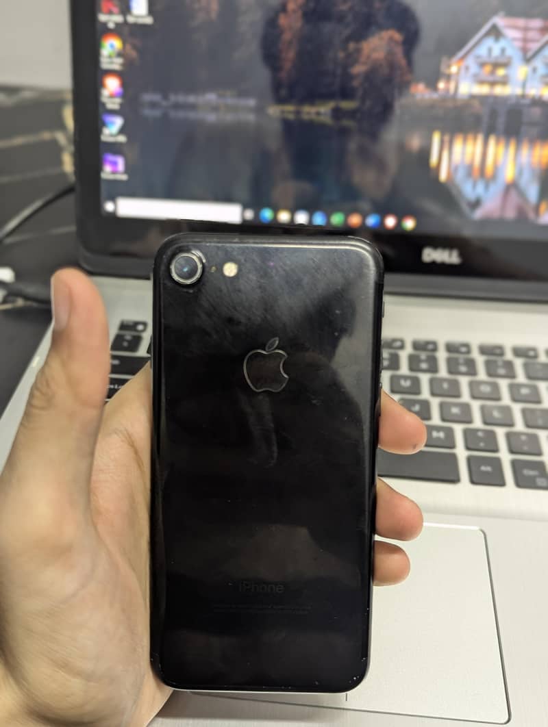 Apple iPhone 7 0