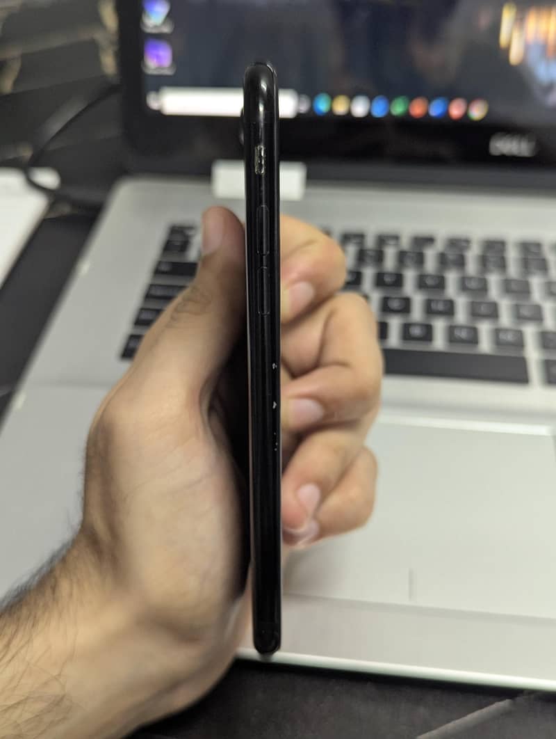 Apple iPhone 7 3