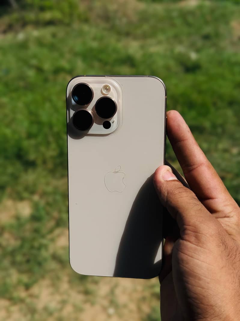 Apple iPhone 16 Pro Max 0