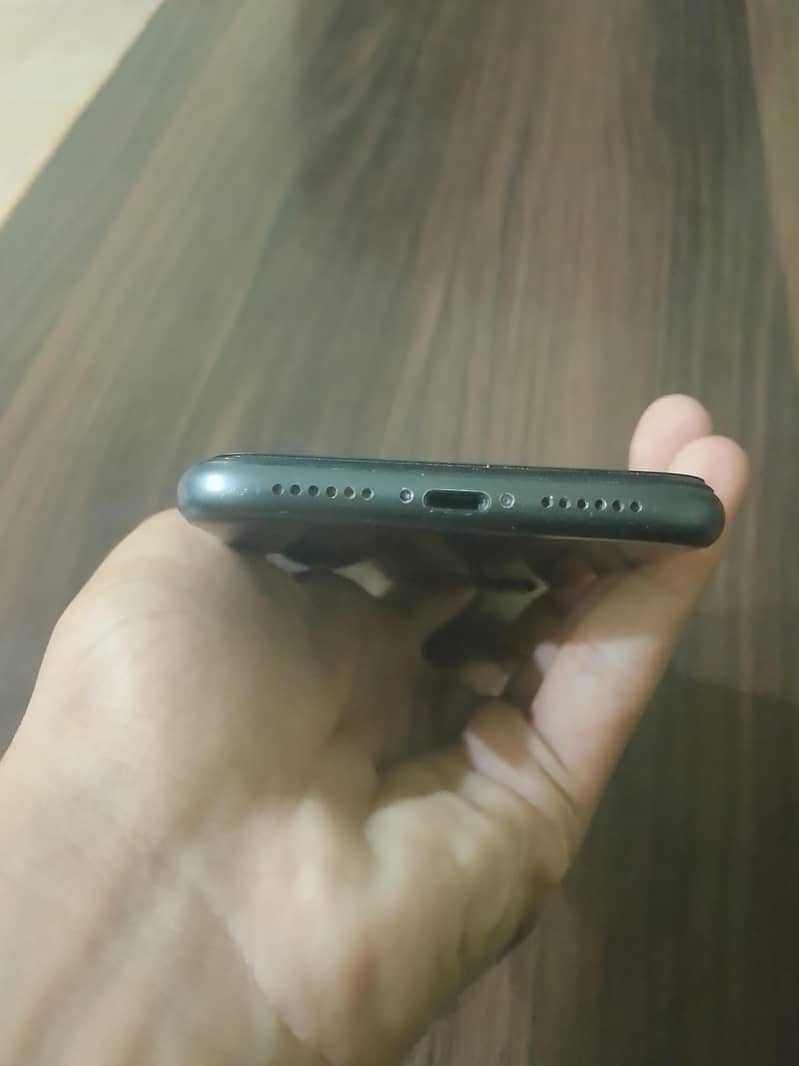 Apple iPhone 11 3