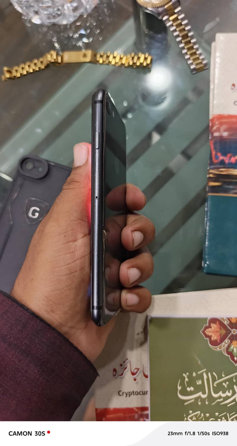 Apple iPhone 8 1