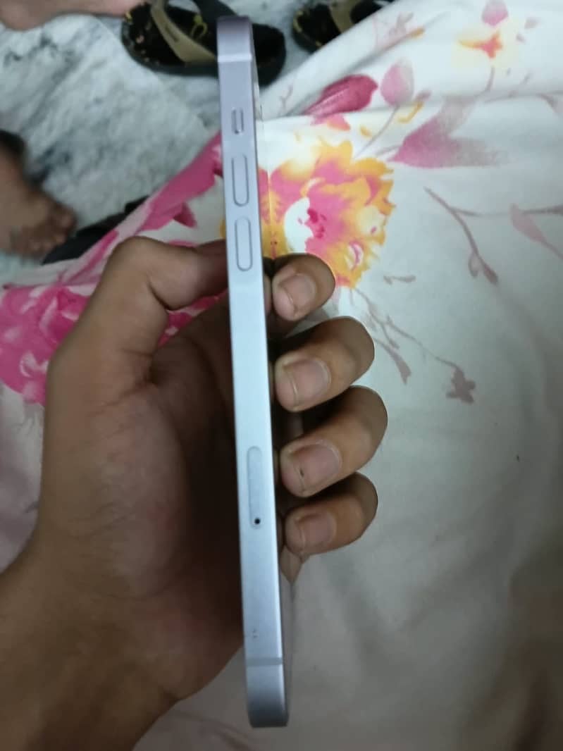 Iphone 14plus 4