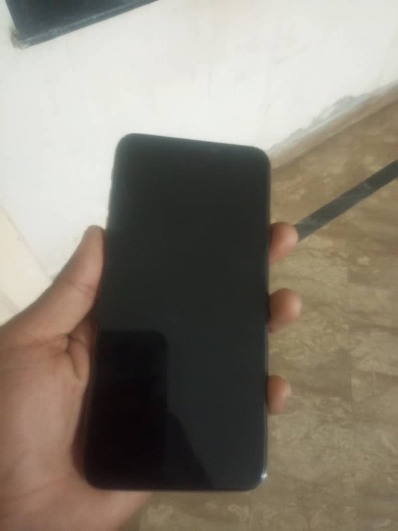 Apple iPhone Xs Max 1