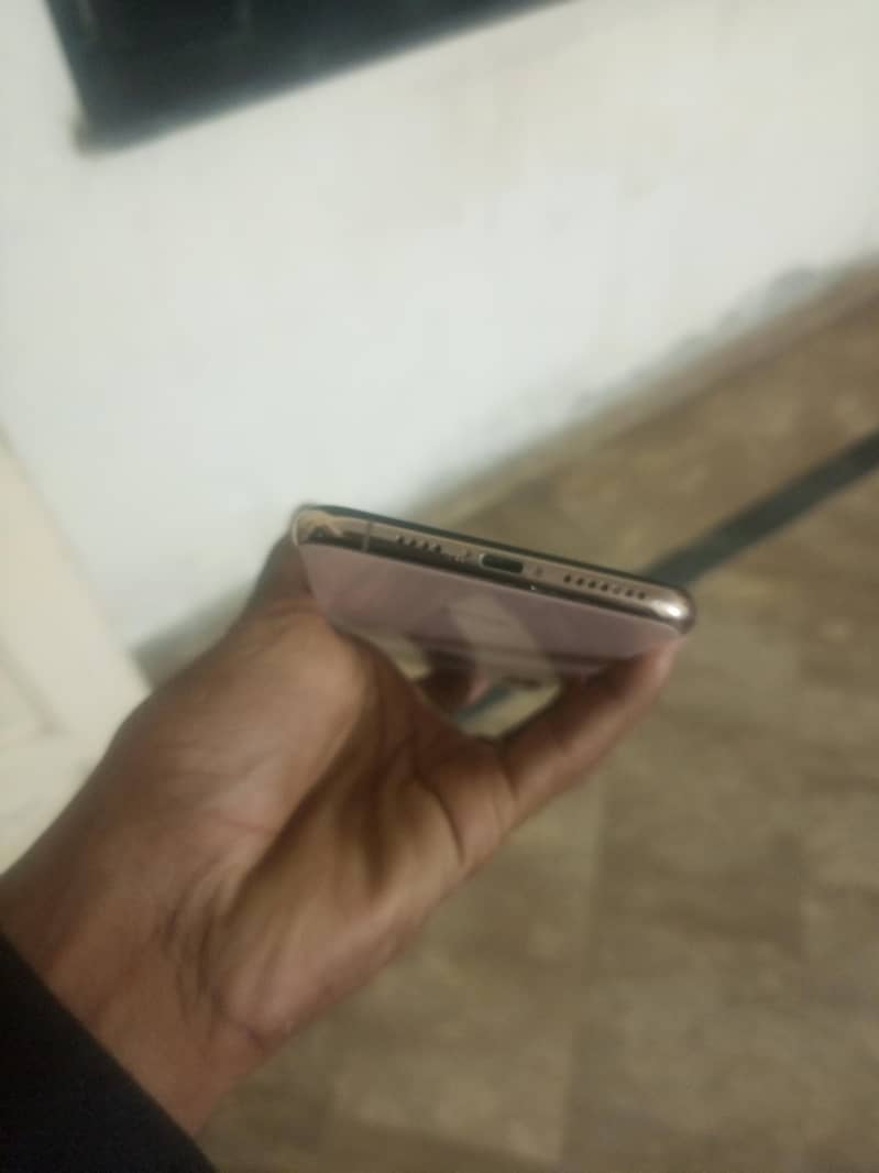Apple iPhone Xs Max 2
