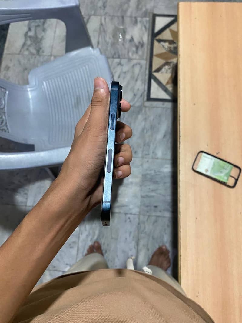 Apple iPhone 14 2