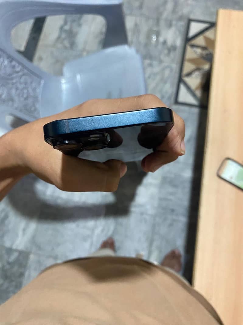 Apple iPhone 14 3