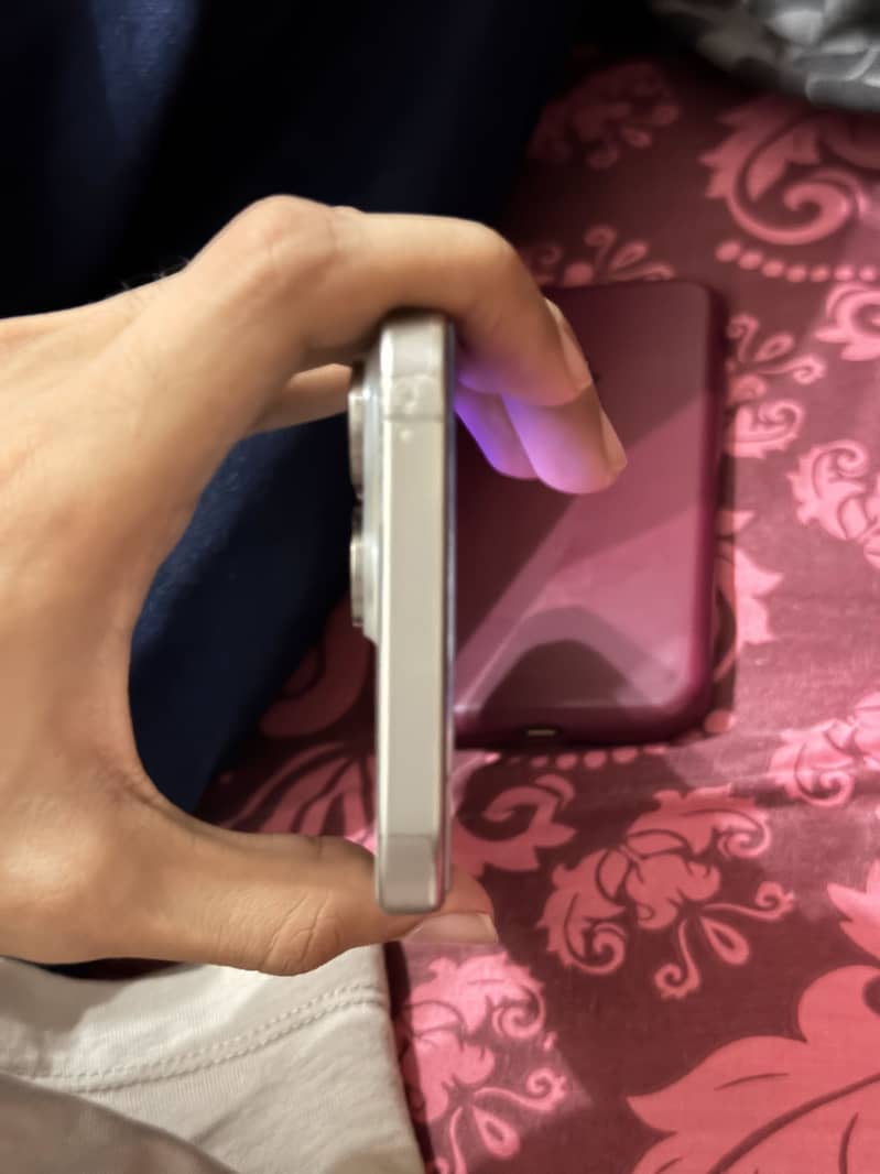 Apple iPhone 15 Pro Max 1