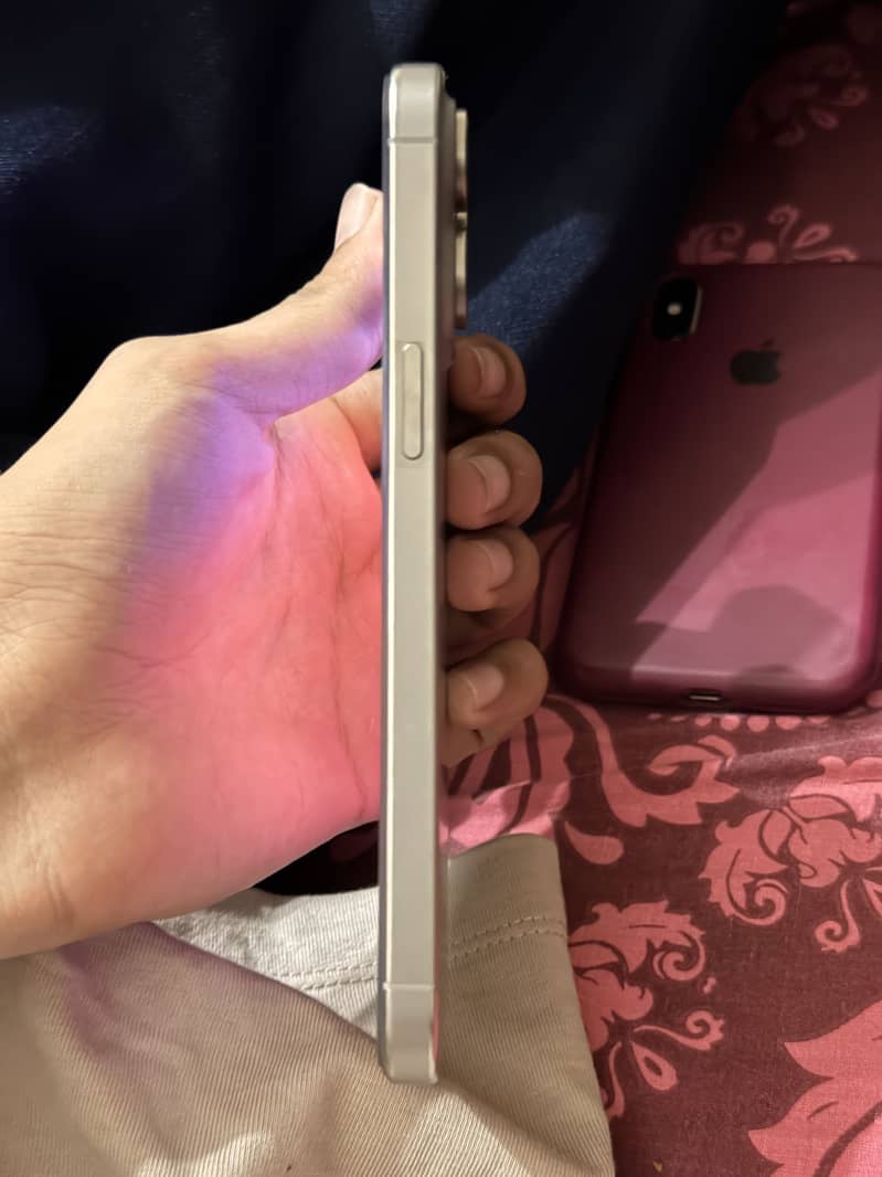Apple iPhone 15 Pro Max 2