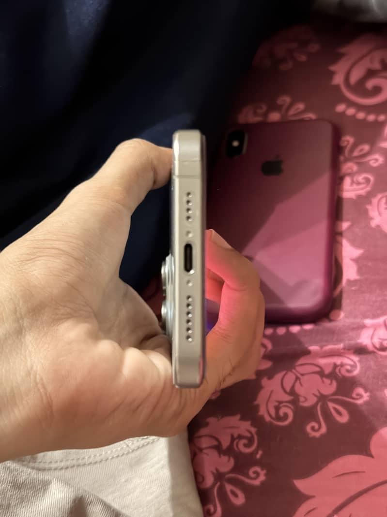 Apple iPhone 15 Pro Max 4