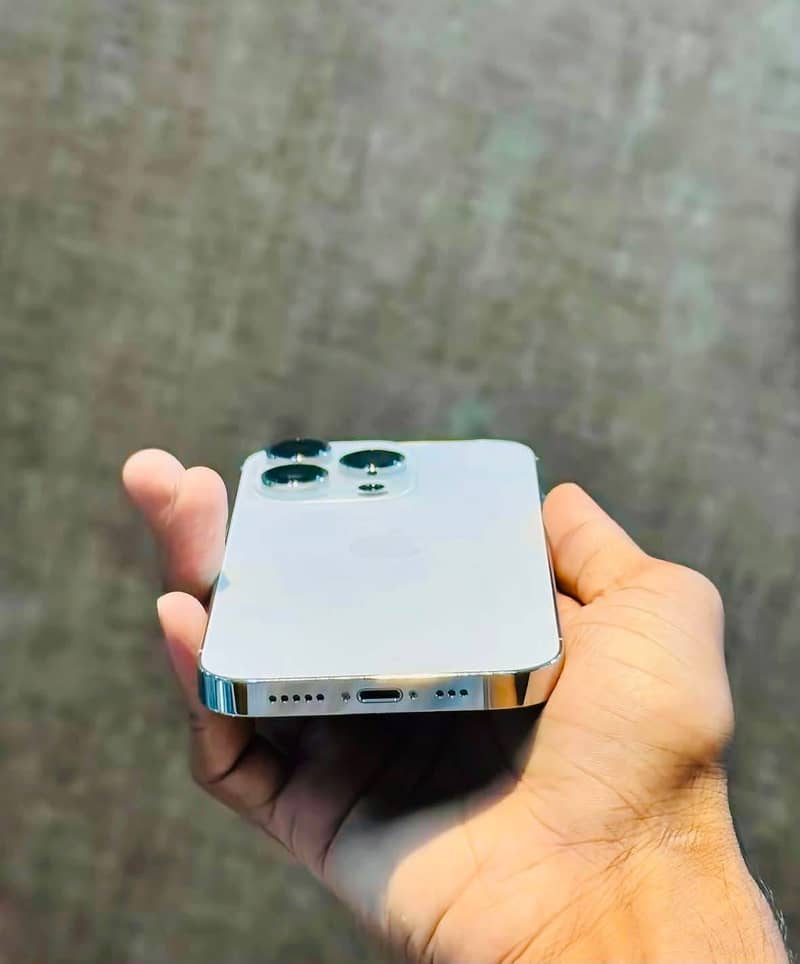 Apple iPhone 14 Pro 1