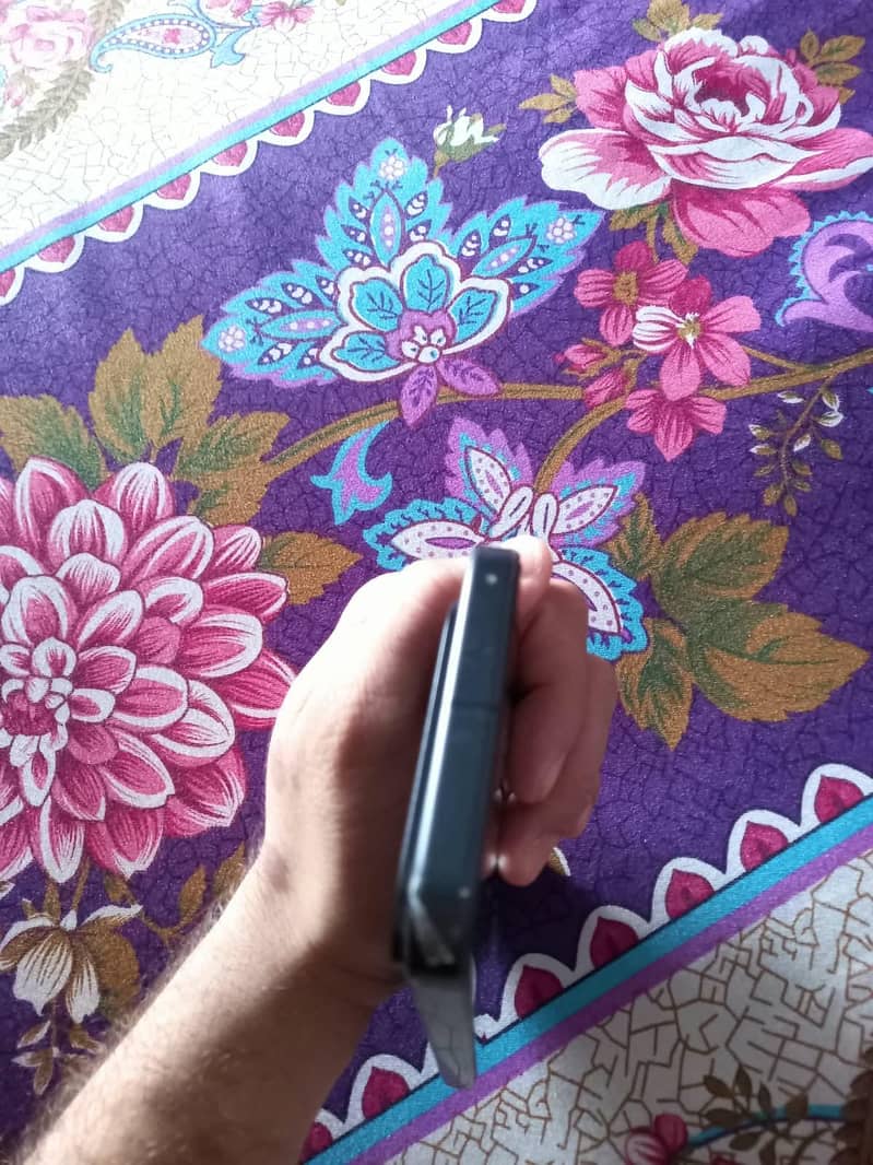 Google Pixel 9 4