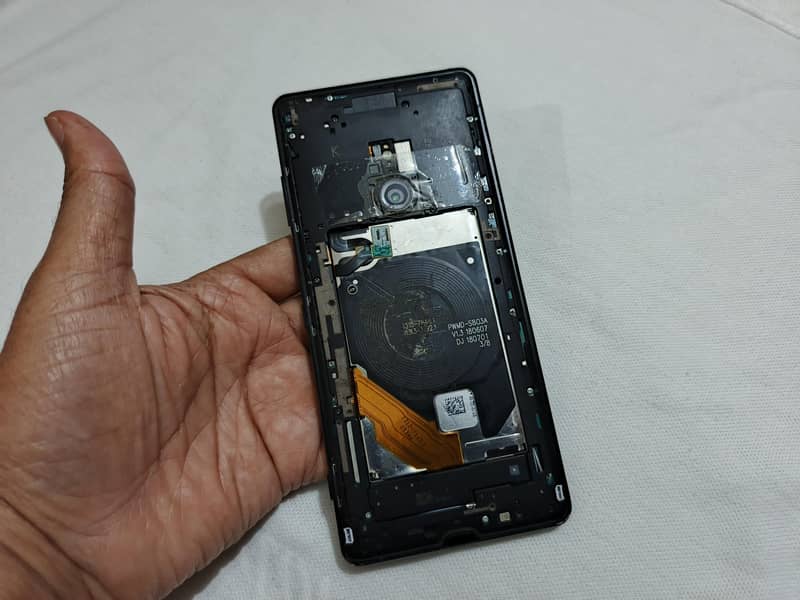 Sony XZ3 panel broken 1