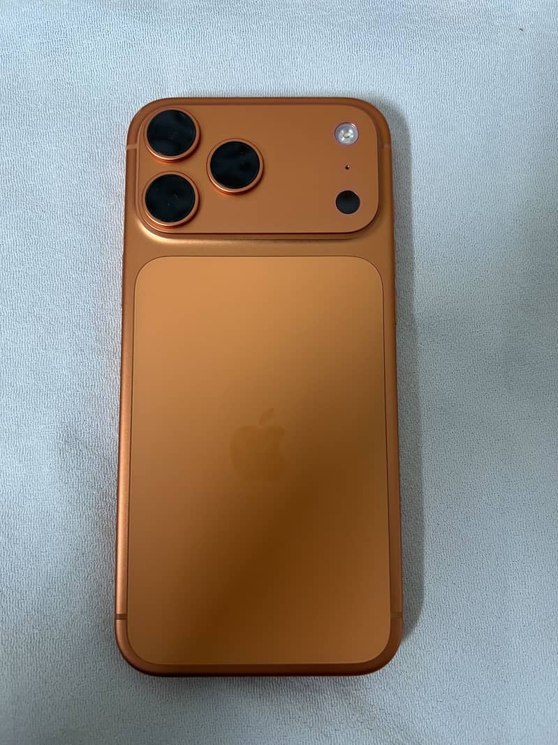 Apple iPhone 17 Pro Max 4