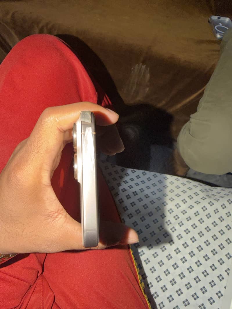 iPhone 16 Pro Max 1