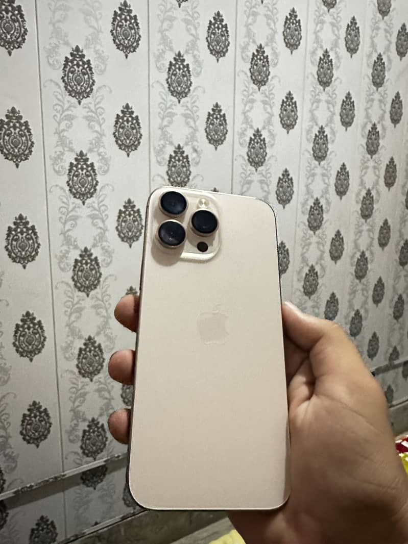 Apple iPhone 16 Pro Max 0